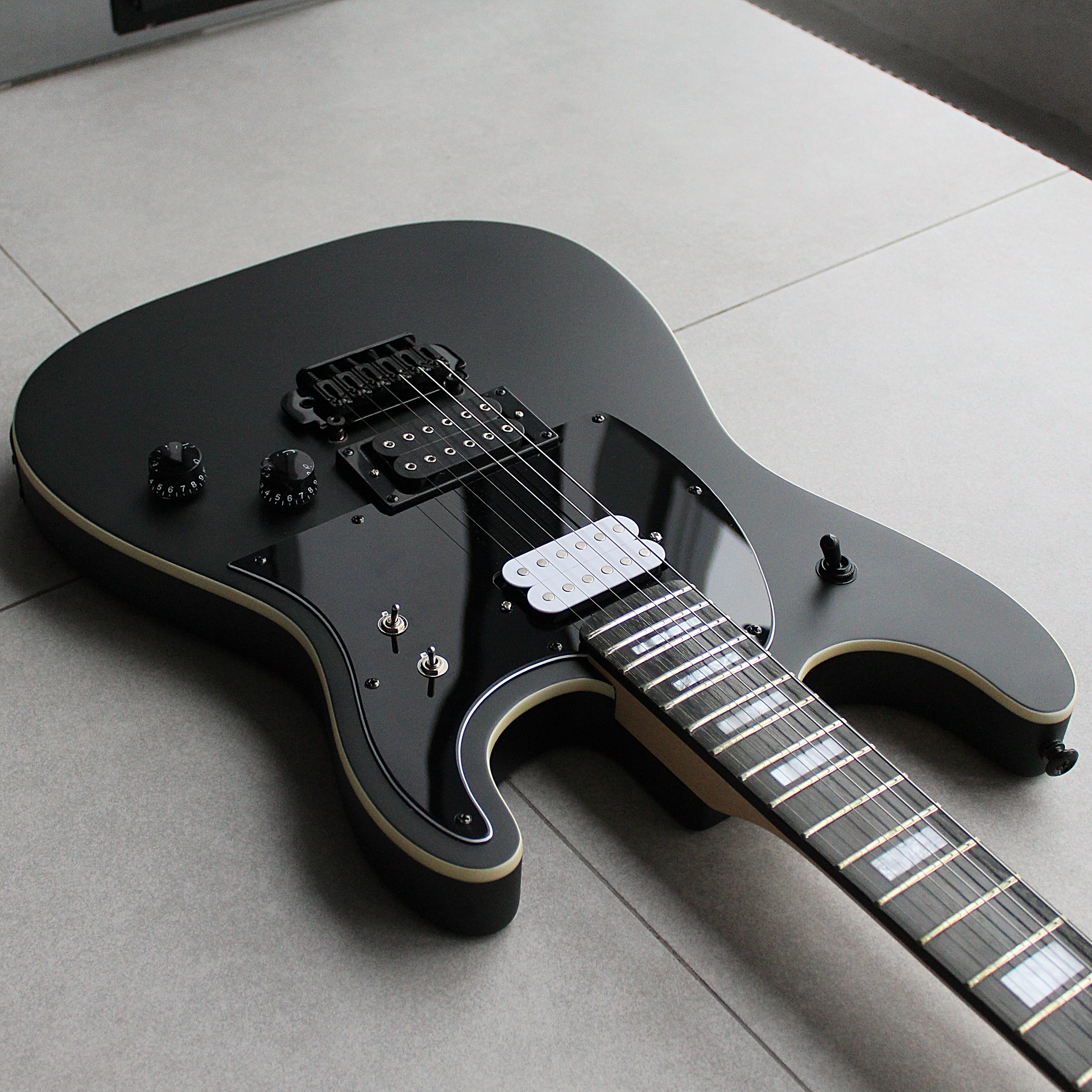 Электрогитара Kononykheen Guitars BREED-56-BK — детальное фото - фото 3