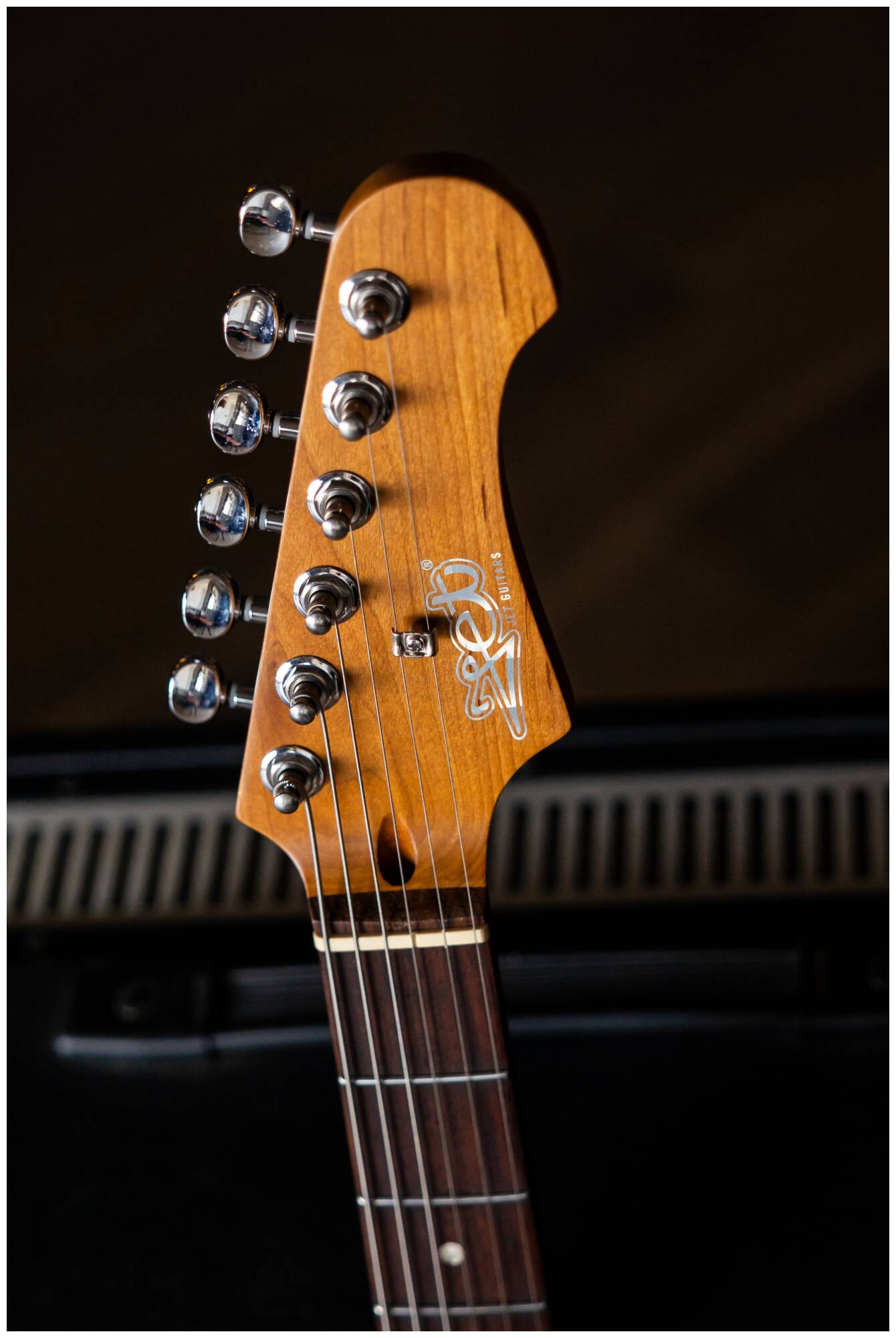 Электрогитара Jet JJ-350 Baritone Moonburst — корпус и детали - фото 9