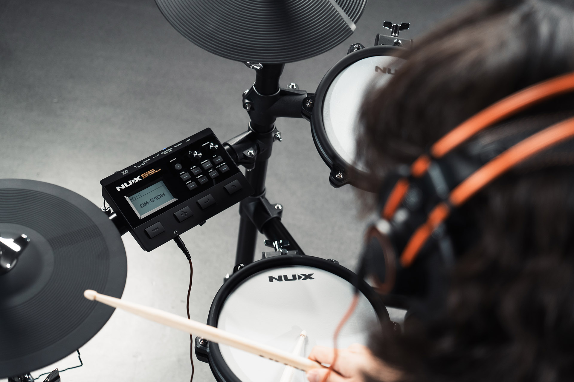 Электронные барабаны Nux DM-310H — модуль, сетчатые пэды 10″ и 8″, независимый хай-хэт 12″
