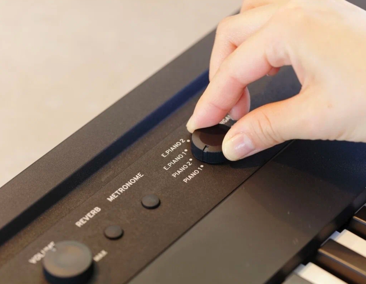 Цифровое пианино Korg L1 BK - фото 2