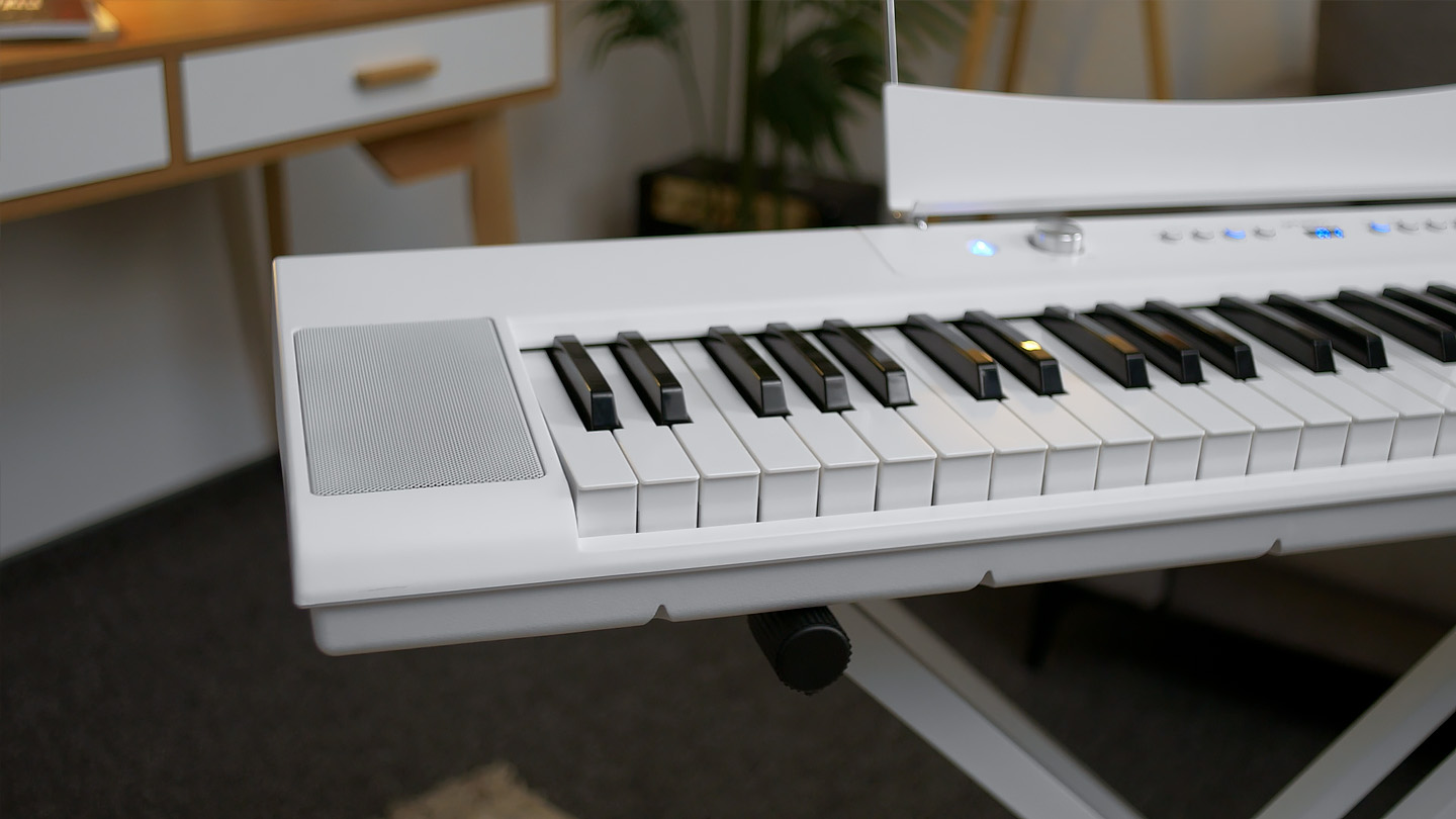 Цифровое пианино Artesia A-61 WH - фото 5