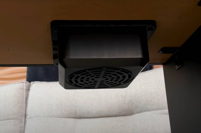 А у NUX WK-310 так же два динамика, так же по 10 ватт каждый, но круглой формы, и расположены под клавиатурой