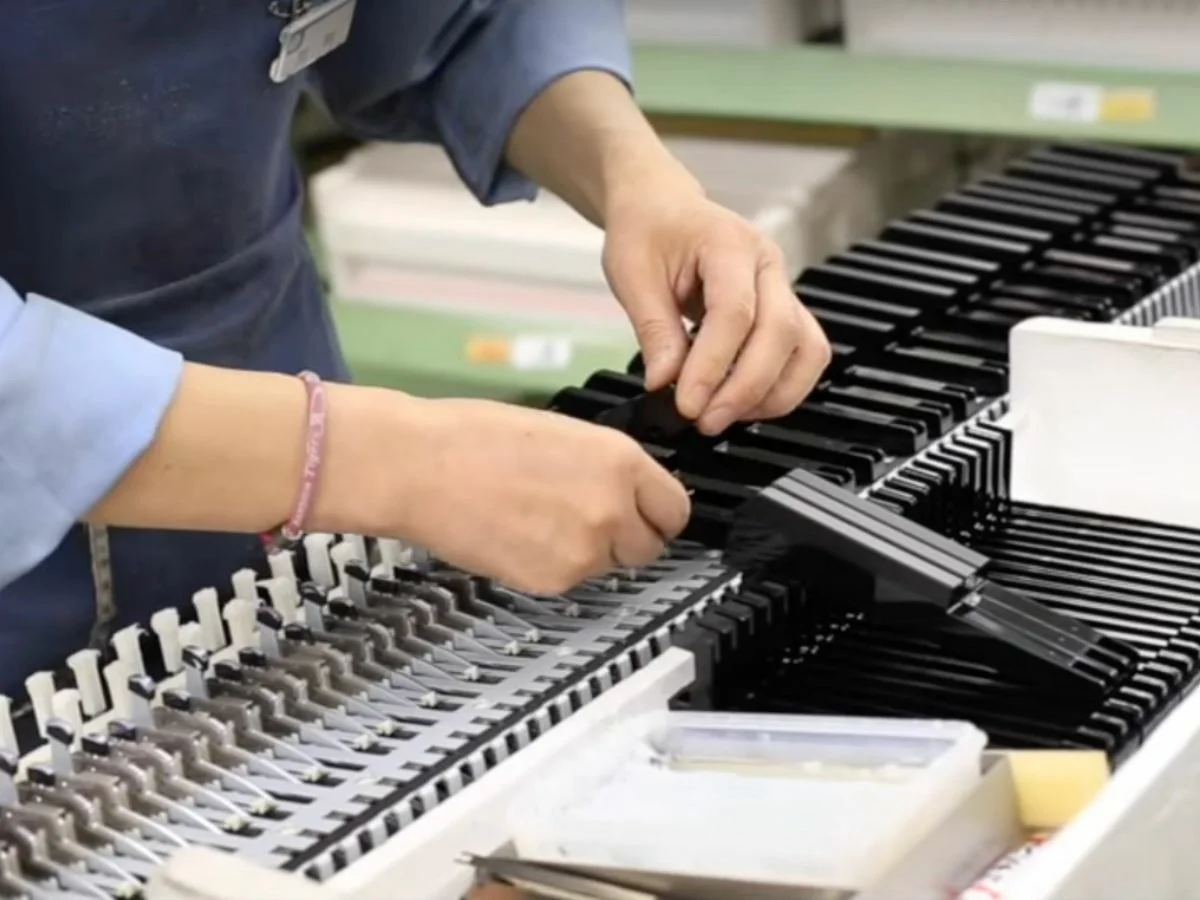 Клавиатура Korg LP 380 U собирается и доводится вручную