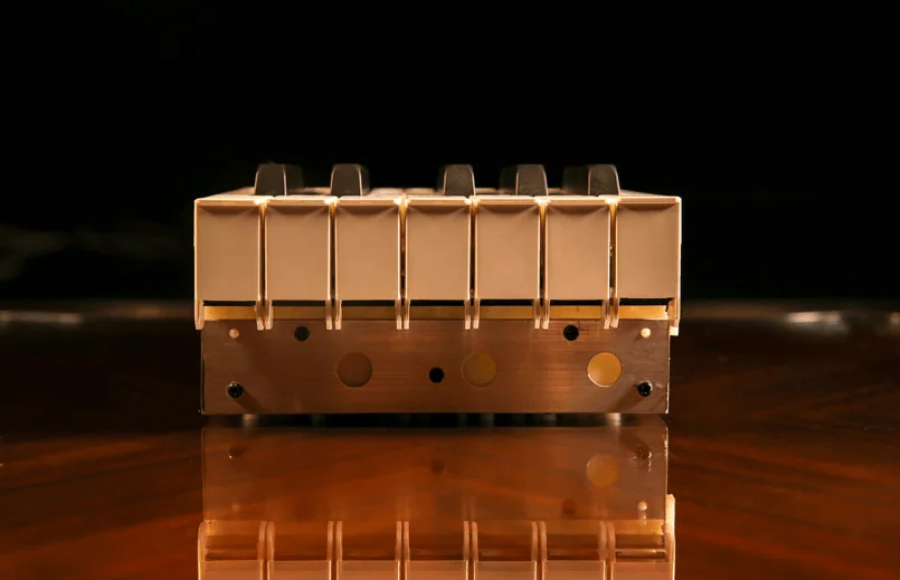 Молоточковый механизм NUX WK-310 даже в разборе выглядит надежно и солидно